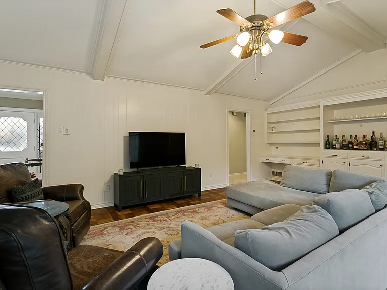 7507 Wellcrest Dr — Photo 6