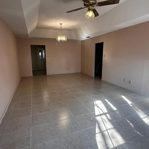 2704 Ashley Ct — Photo 3