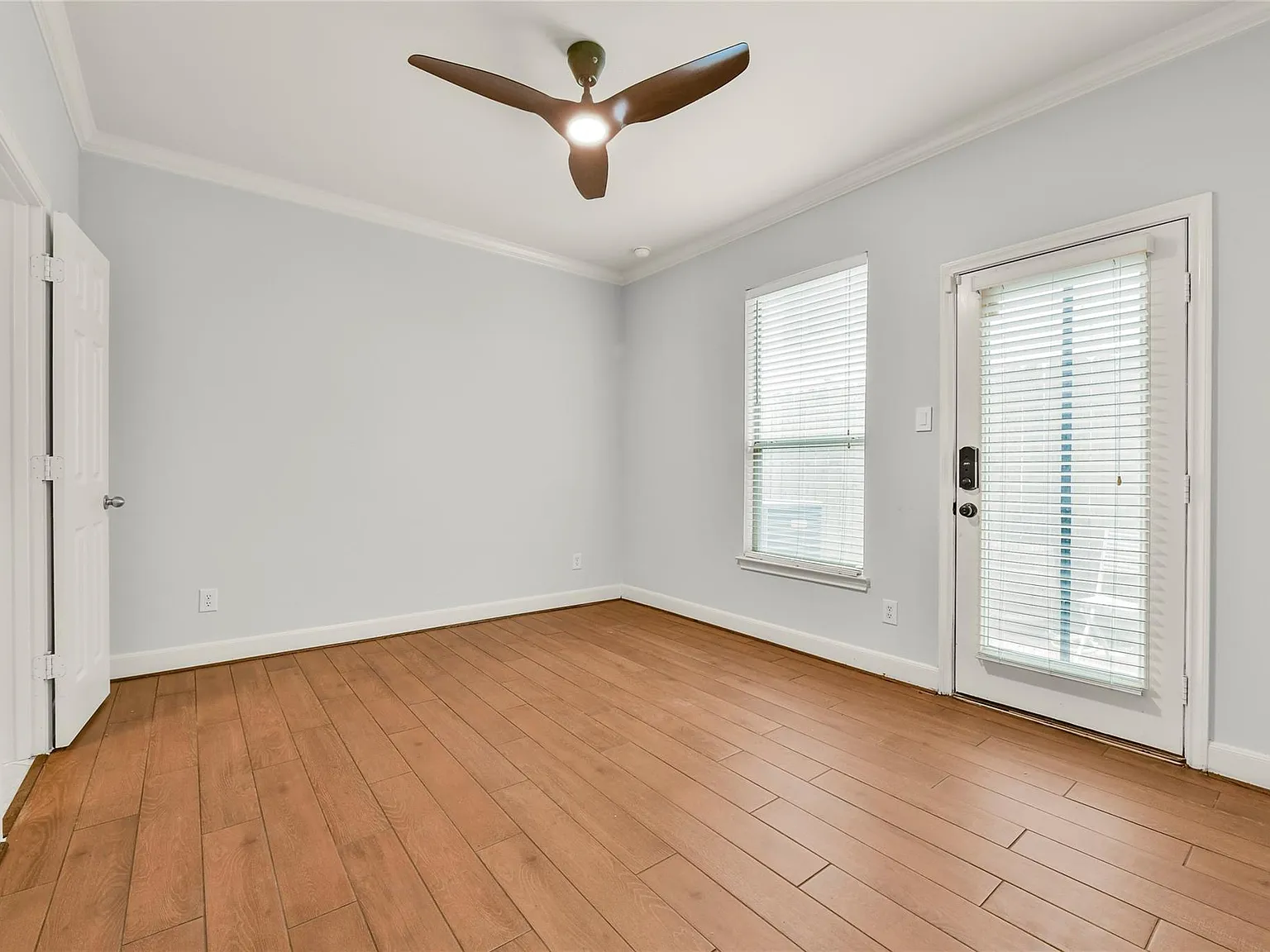 2 bed, 2.5 bath, 2028 sqft, $2,500 — Photo 3