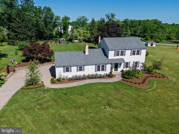 7 Carriage Dr, Downingtown, PA 19335