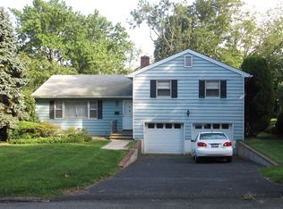 911 Wilmot Rd, Scarsdale, NY 10583