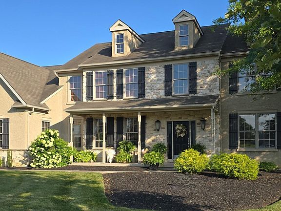3rd image of 9345 Merlot Cir