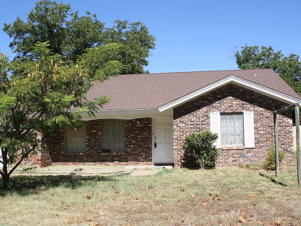 1st image of 2928 Woodland Cir