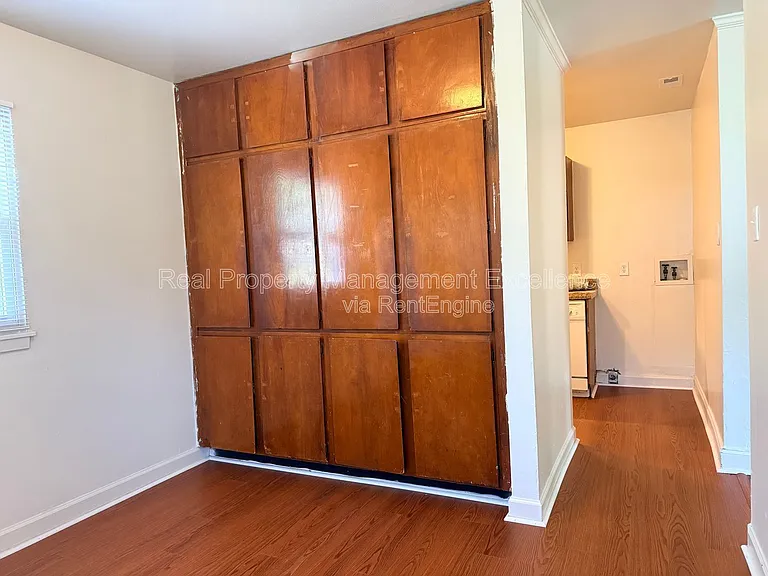 419 Walton St — Photo 10
