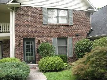 2825 Thornton Ln photo 1