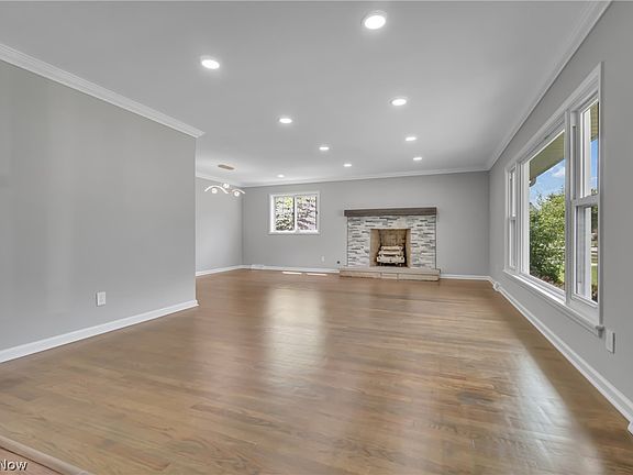 3rd image of 6591 Edgemoor Ave