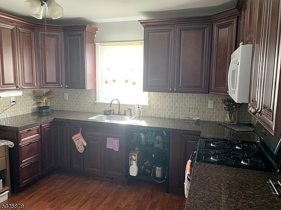 5th image of 811 Boesel Ave