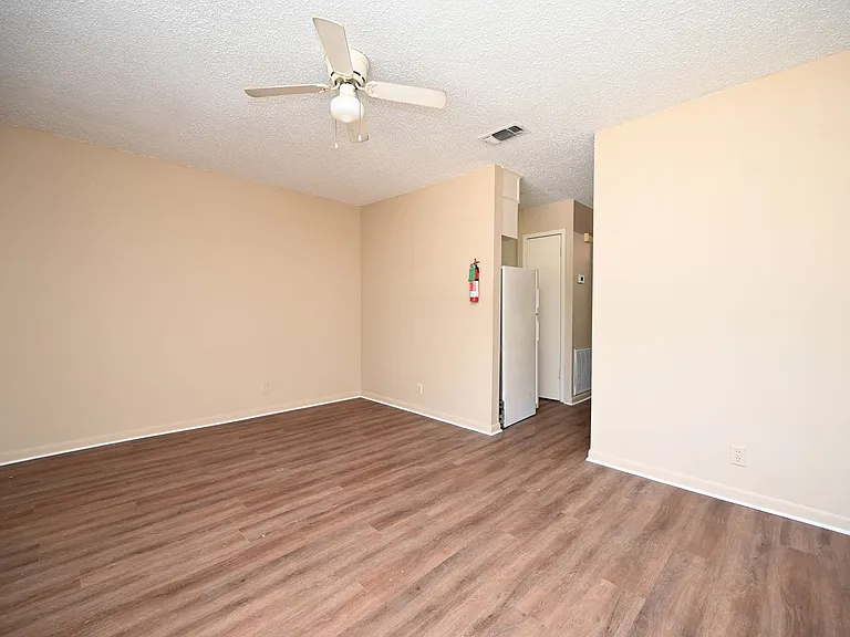 1701 W California Ave — Photo 5