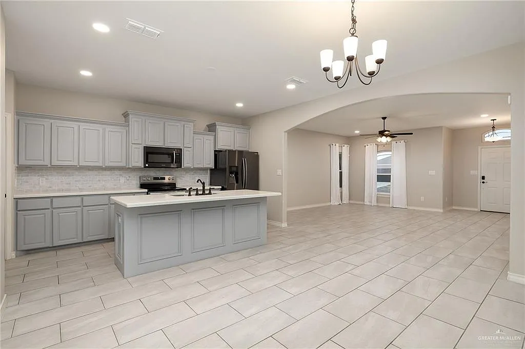 4 bed, 2.0 bath, 1734 sqft, $2,500 — Photo 4