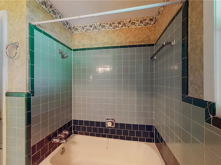 2104 Elmwood Dr — Photo 22