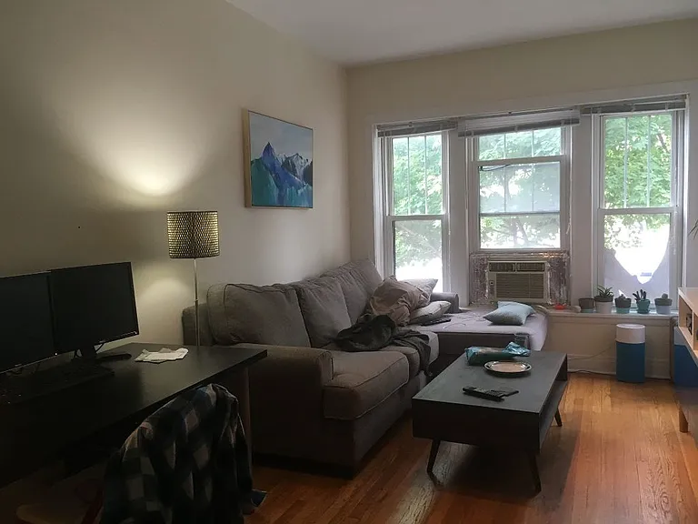 1618 W Roscoe St #2 — Photo 2