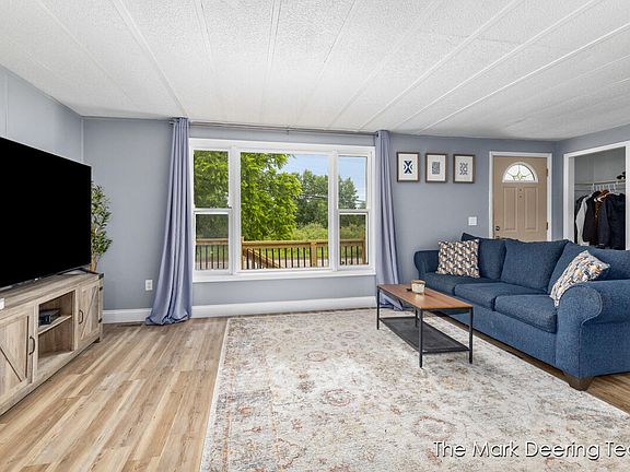 4th image of 1031 Fuller Ave