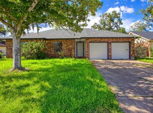 207 Sugar Cane Trce, Lake Jackson, TX 77566