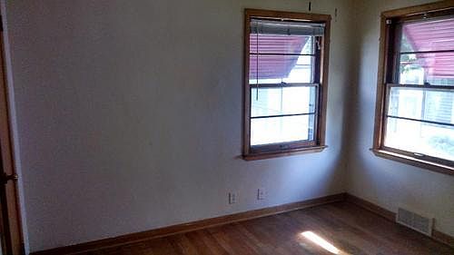 5th image of 2124 Sharon Ave