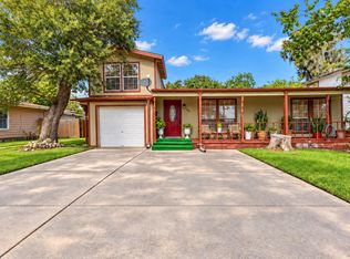 307 Azalea St, Lake Jackson, TX 77566