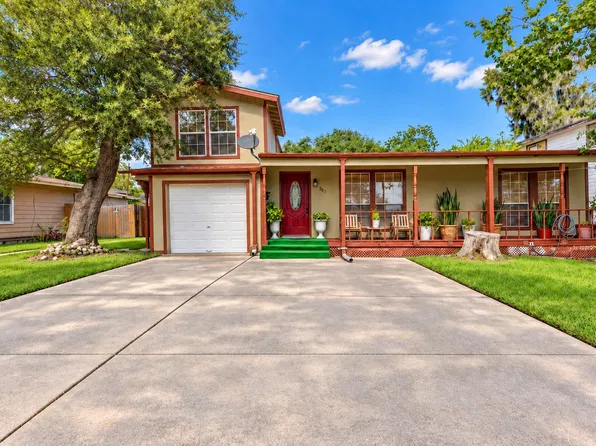 307 Azalea St, Lake Jackson, TX 77566