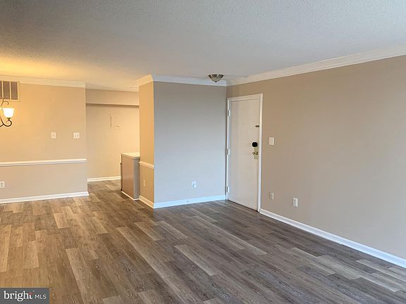 4th image of 3121 Patrick Henry Dr APT 320