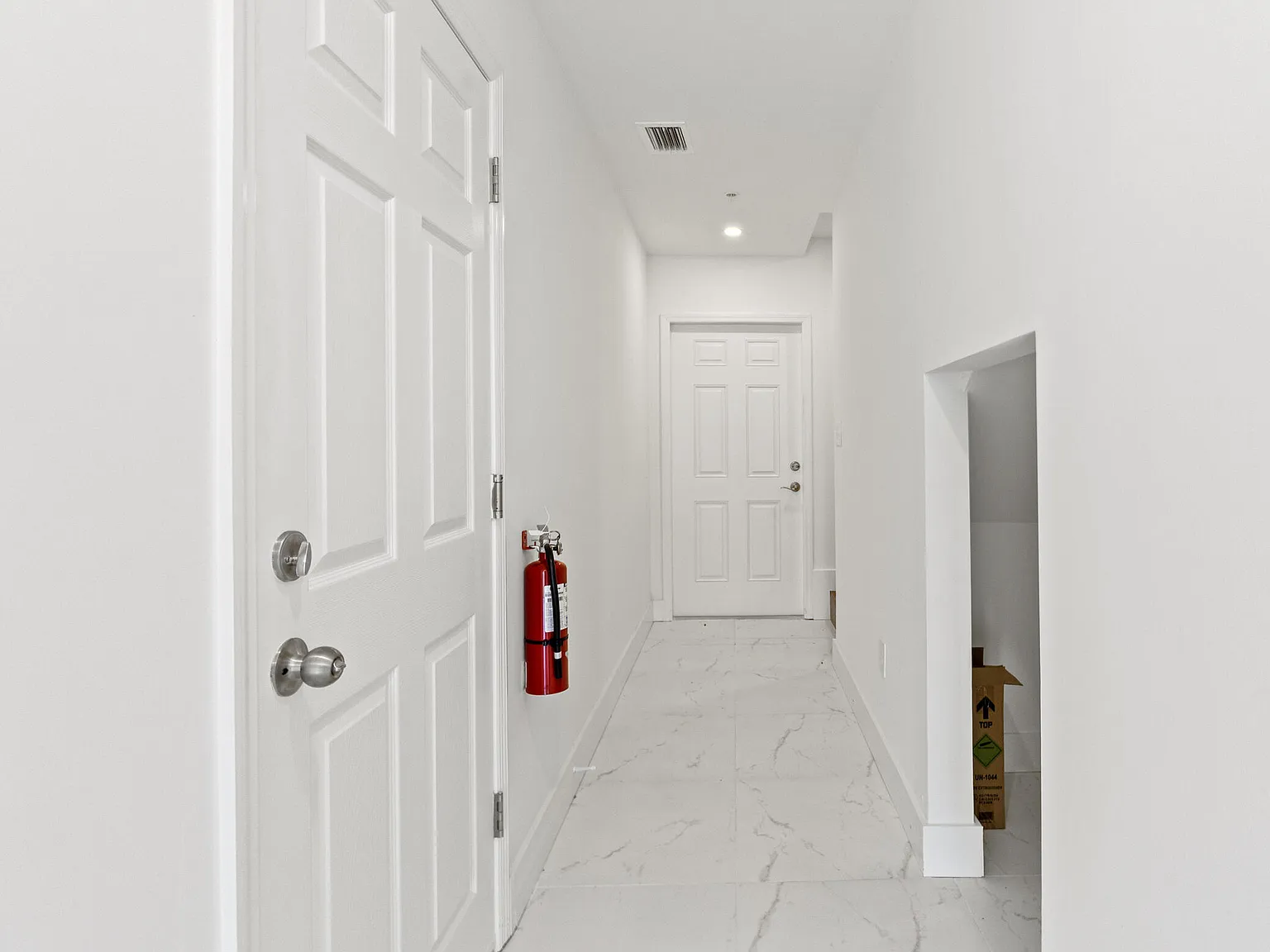 2 bed, 2.5 bath, 1100 sqft, $2,200 — Photo 3