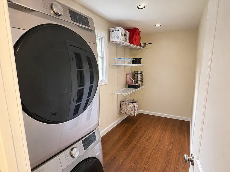 Laundry/storage room