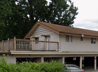 930 Arthur Ave, Charleston, IL 61920