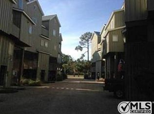 325 Pirates Landing Dr, Apalachicola, FL 32320