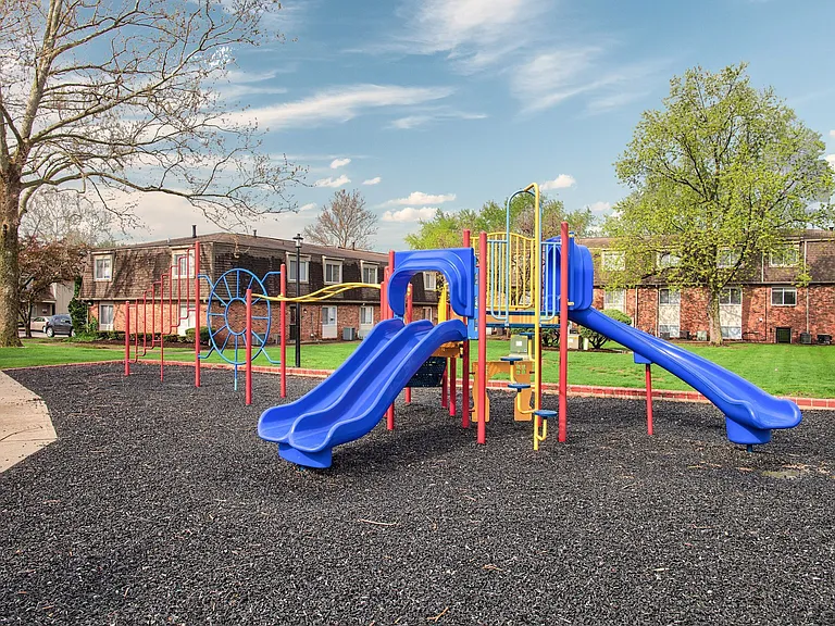 Regency Park Apartments — Photo 21