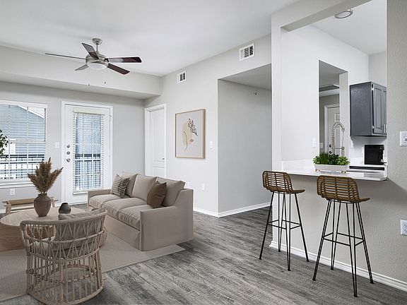 4th image of 2302 E William Cannon Dr #323