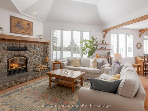 15 Lyndsey Ln, McKellar, ON P2A 0B5