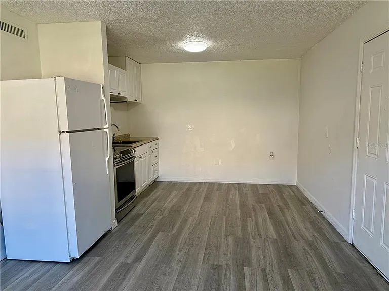 9013 Westchester Cir #32 — Photo 5