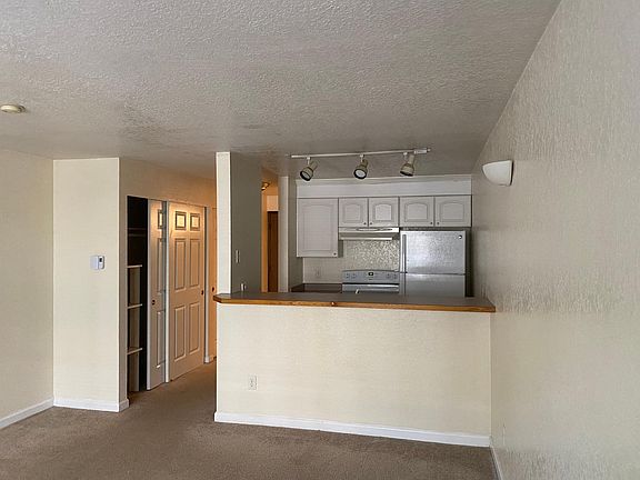 5th image of 4254 7th Ave NE APT 102