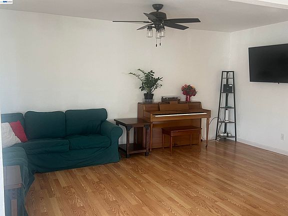 3rd image of 229 Lake Ave