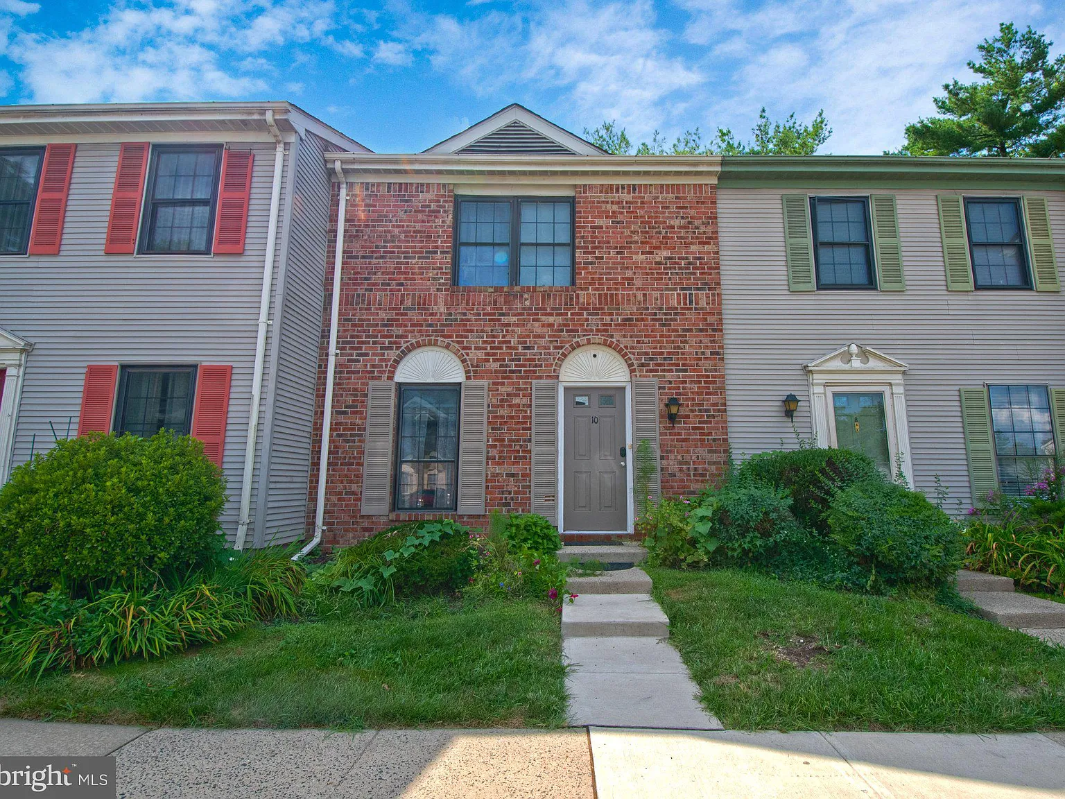 2 bed, 2.5 bath, 1260 sqft, $2,200 — Photo 1