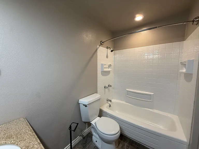 300 Amherst Pl — Photo 14