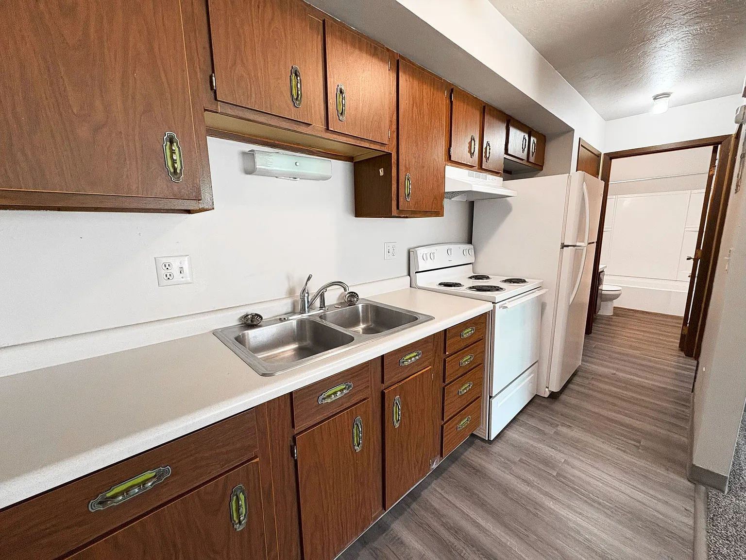 Royal Suites Apartments on Minot's North Hill — Photo 3