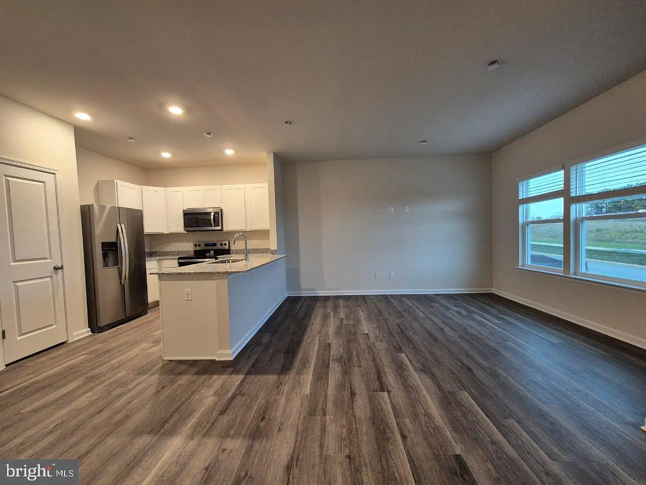 3 bed, 2.5 bath, 1526 sqft, $2,100 — Photo 2