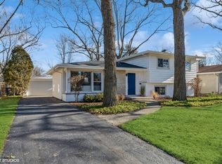 1245 Kenton Rd, Deerfield, IL 60015