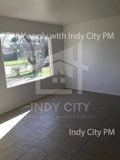 3 bed, 1.0 bath, 900 sqft, $1,500 — Photo 4