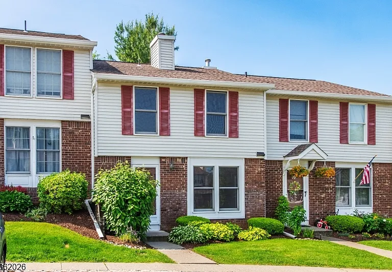 12 Liberty Ln — Photo 2
