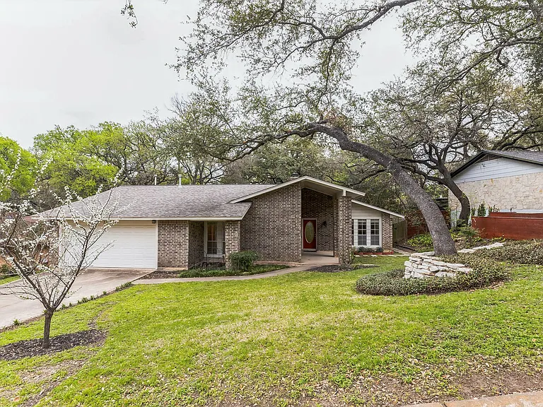 2203 Farnswood Cir — Photo 24