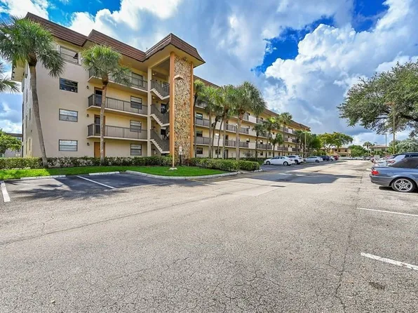 6095 N Sabal Palm Boulevard #212, Tamarac, FL 33319