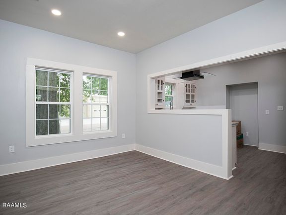 4th image of 122 Church St
