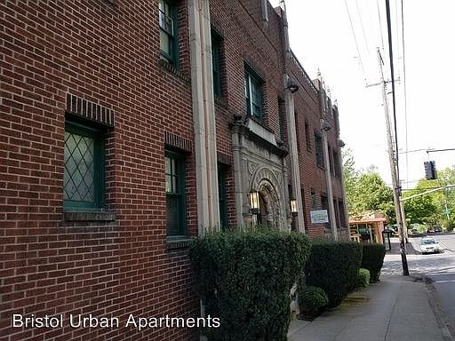 2nd image of 911 SE 60th Ave APT 208