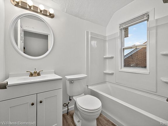 5th image of 15340 Stout St