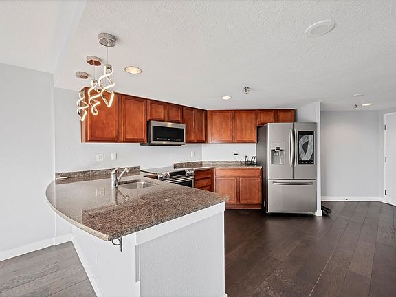 3rd image of 100 Park Ave W APT 1506