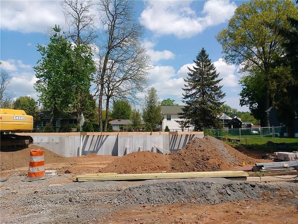2nd image of 2057 Holly Ave