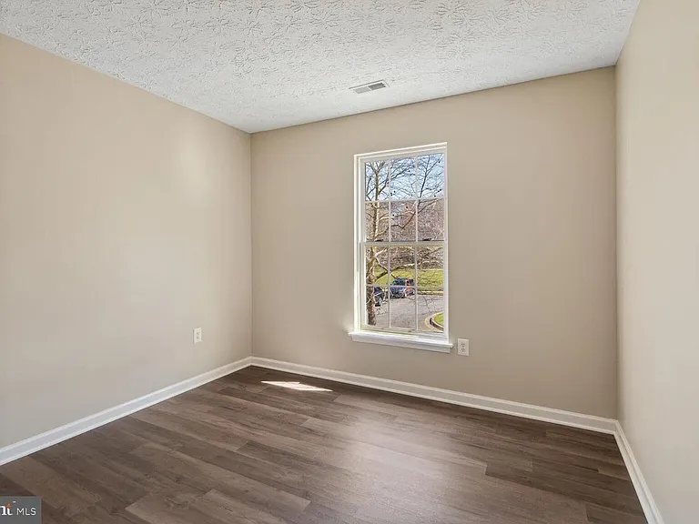 8322 Lyndhurst St — Photo 26