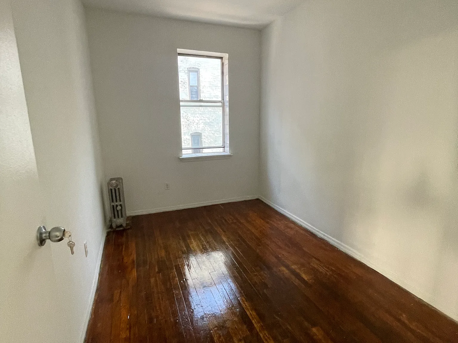 2 bed, 700 sqft, $2,700 — Photo 3