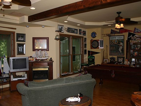 Large Rec Room Can be Private Suite