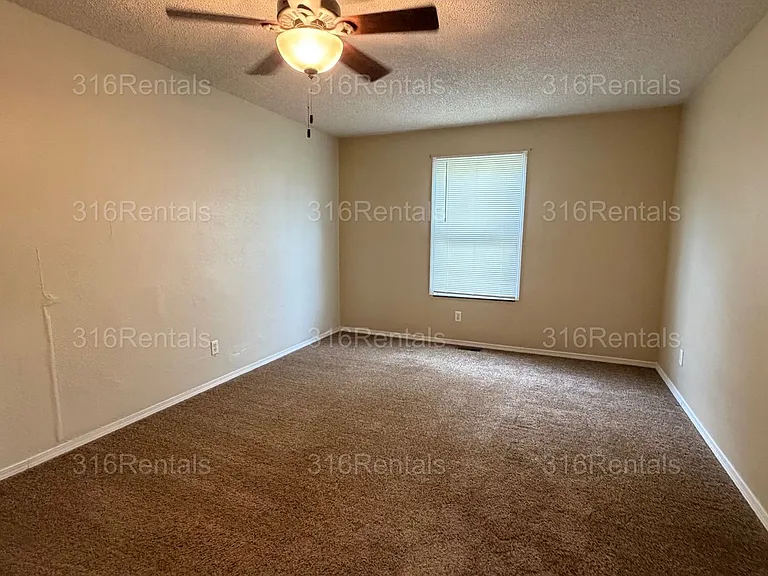 501 W Clark Ave — Photo 10