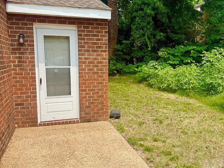 1820 Parkview Ave — Photo 6